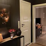 Apartment Midt I - Supersentralt Og Gratis Parkering *